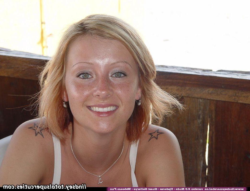 19P Pictures of teen girl Lindsey Marshal showing you her nude body