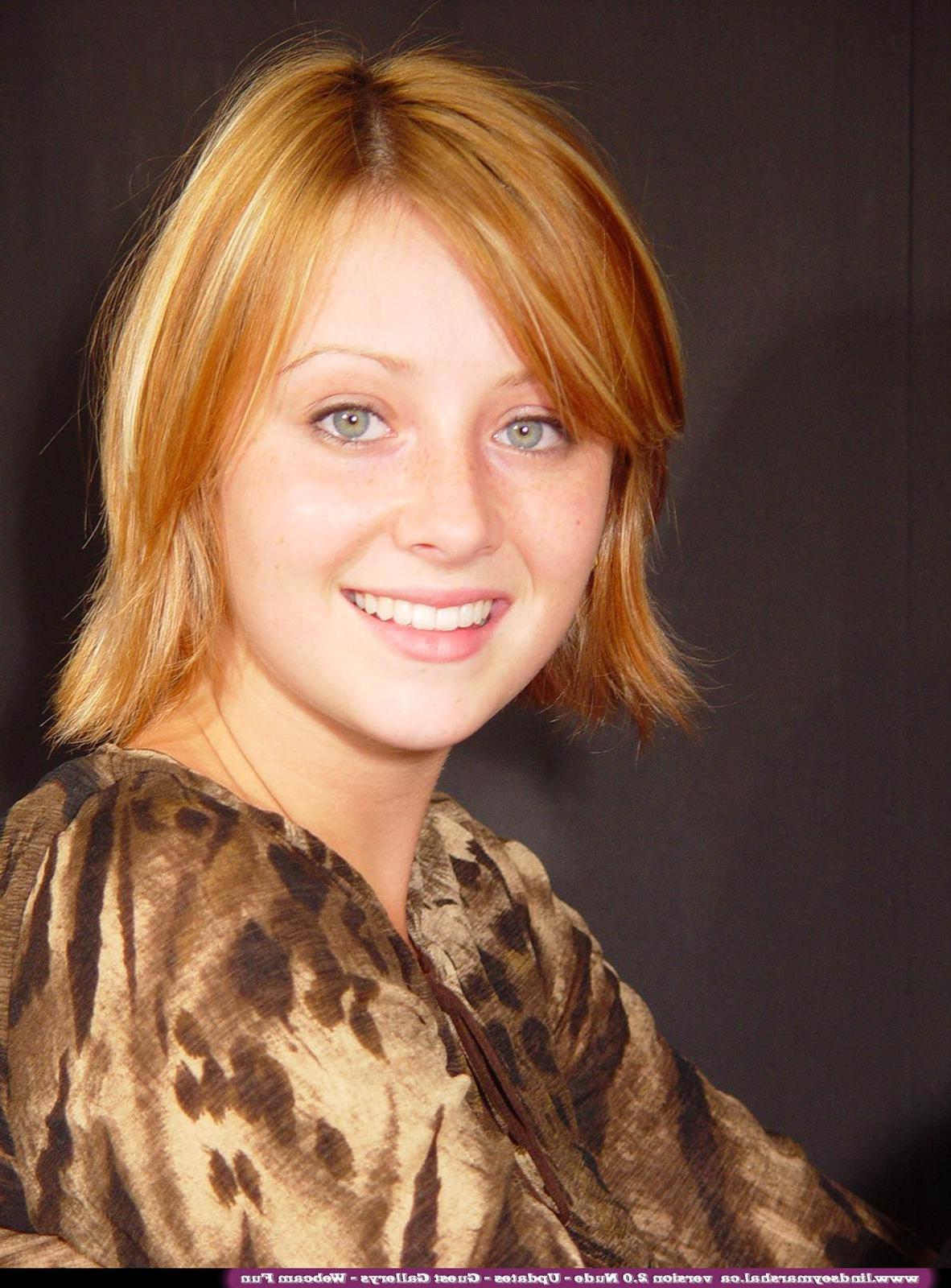 20P Pictures of teen girl Lindsey Marshal giving you her nude body