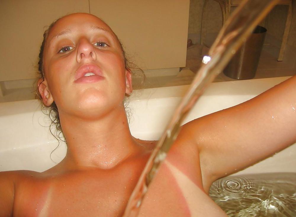 25P Really Hot Busty Blond Amateur Self Pic
