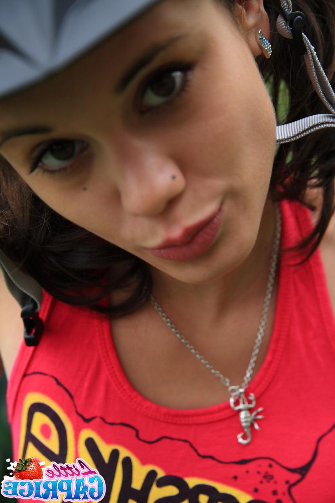 19P Pictures of Little Caprice totally nude outside