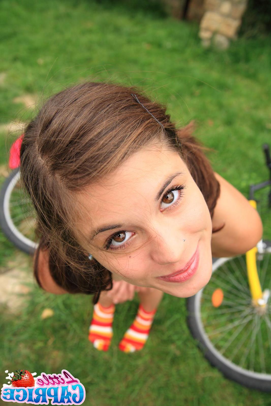 19P Pictures of Little Caprice totally nude outside