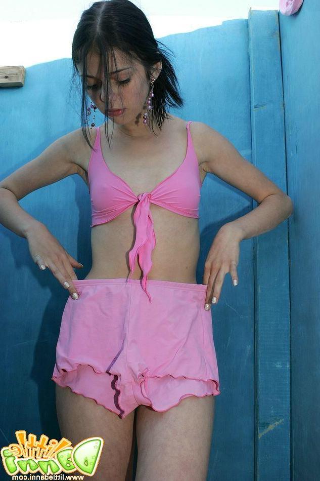 19P Pictures of teen chick Little Danni showing you her tits