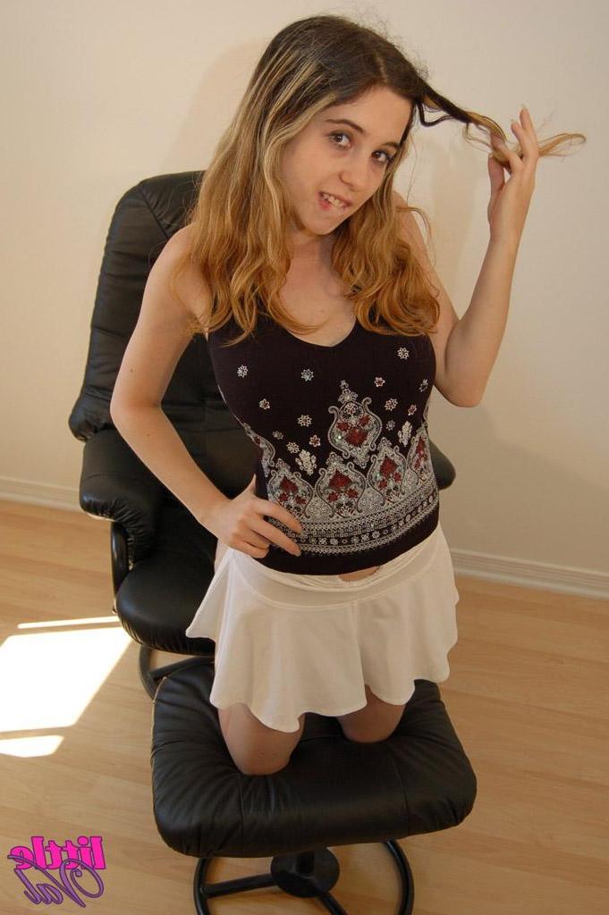 15P Pictures of teen chick Little Val showing you her tits and pussy