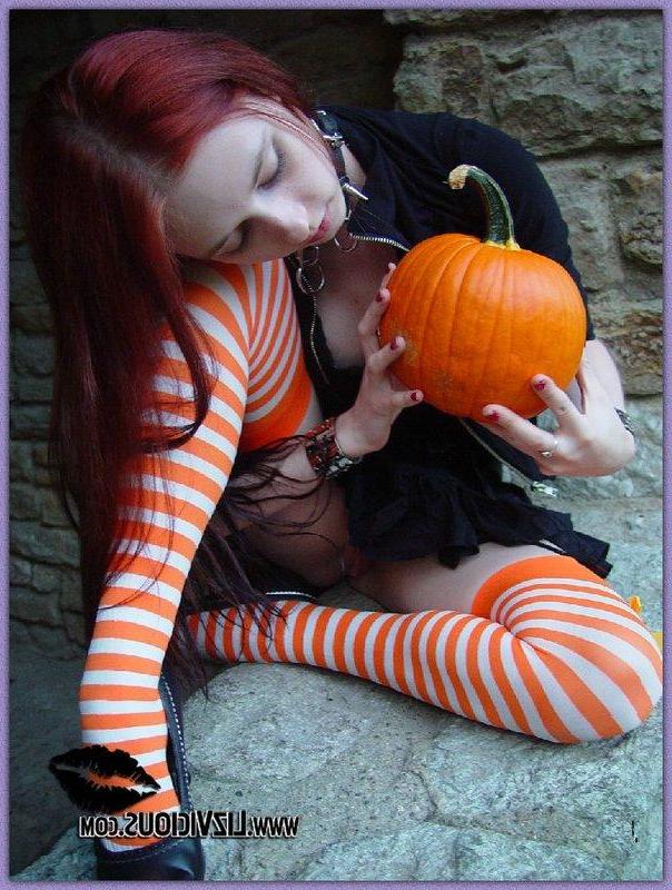 15P Liz Vicious ready for halloween