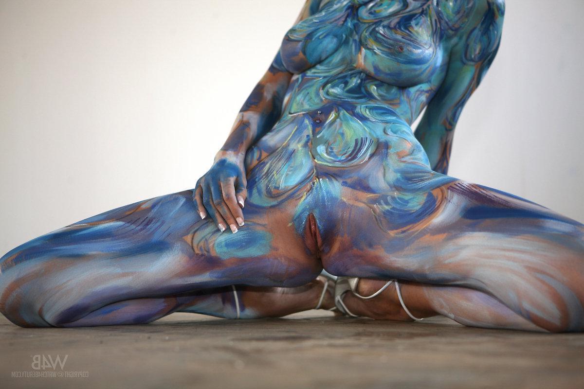 16P Lizzie Ryan wears nothing but latex paint in "Christmas Gift"