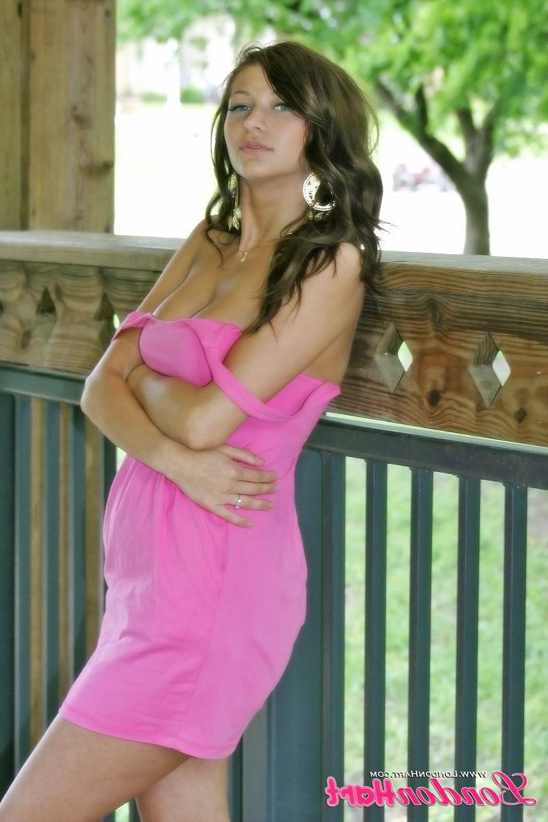 20P Pictures of teen girl London Hart teasing in a pink dress