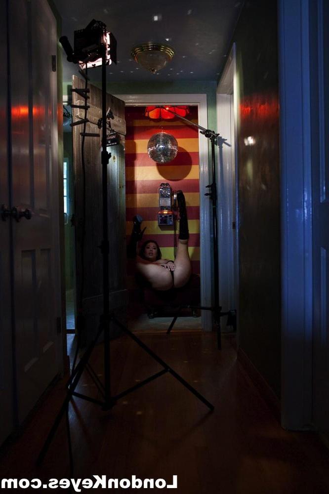 15P Watch as Asian hottie London Keyes gets down and dirty in this small phone booth