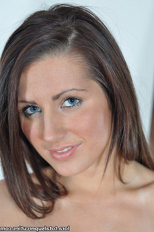 20P Pictures of Lora slipping out of her sexy lingerie