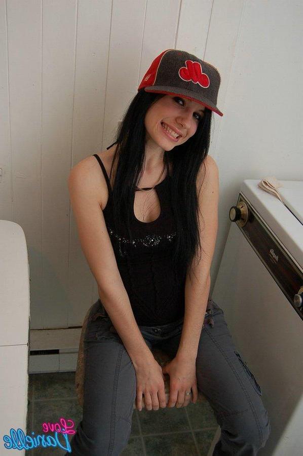 15P Pictures of teen Love Danielle strutting her hot body to tease you