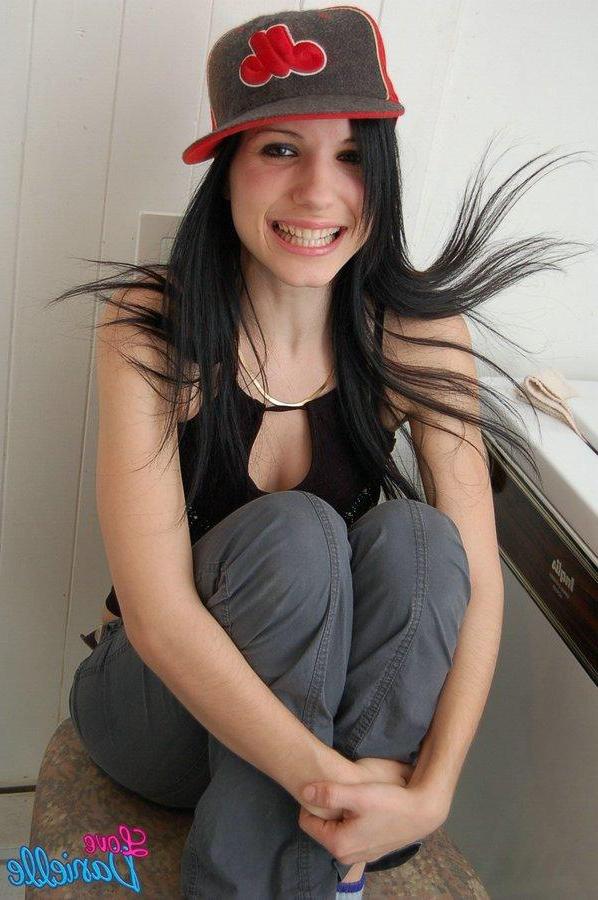 15P Pictures of teen Love Danielle strutting her hot body to tease you