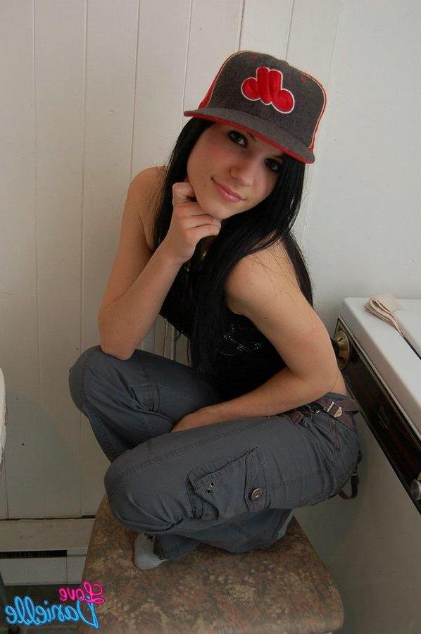 15P Pictures of teen Love Danielle strutting her hot body to tease you