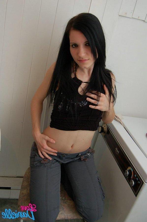 15P Pictures of teen Love Danielle strutting her hot body to tease you