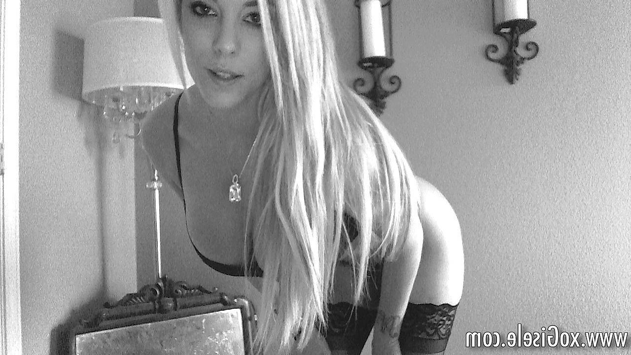 15P xoGisele wears a crotchless body suit and has some fun in front of the webcam