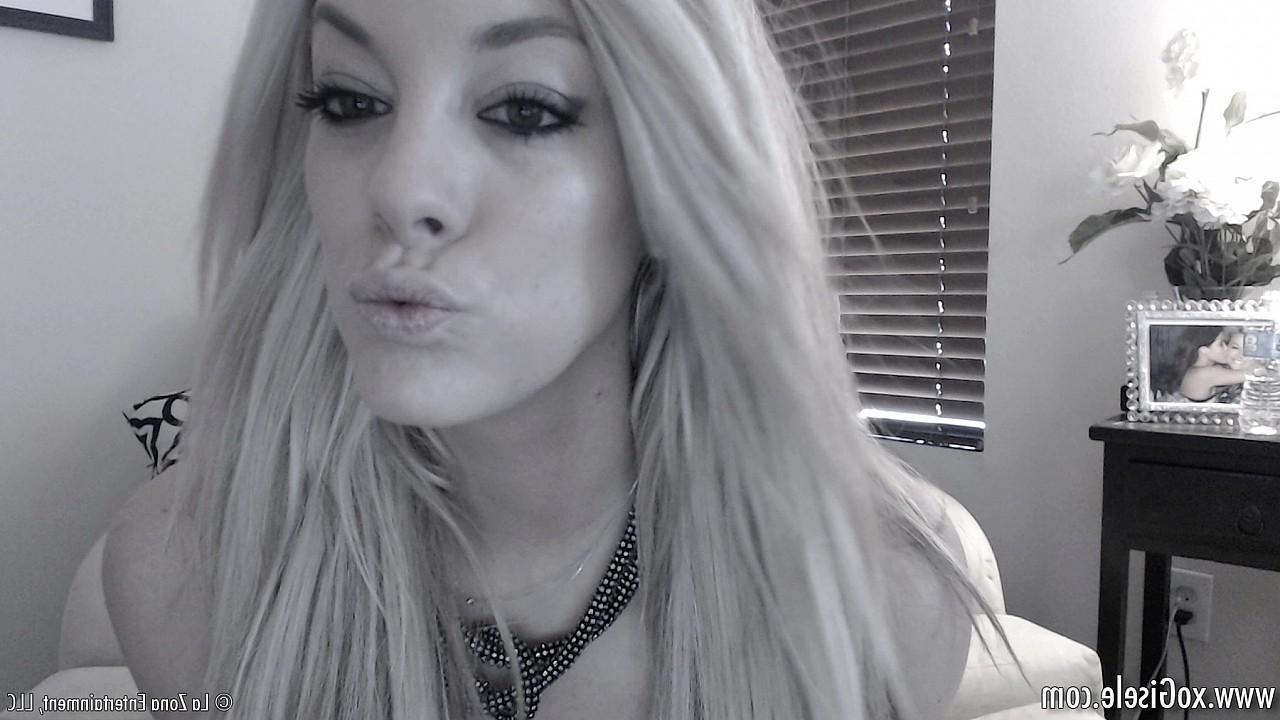 15P xoGisele wears a crotchless body suit and has some fun in front of the webcam