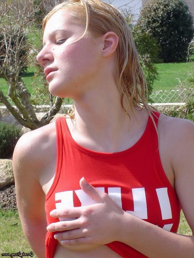 20P Pictures of Lovely Lizzy showing her sexy body