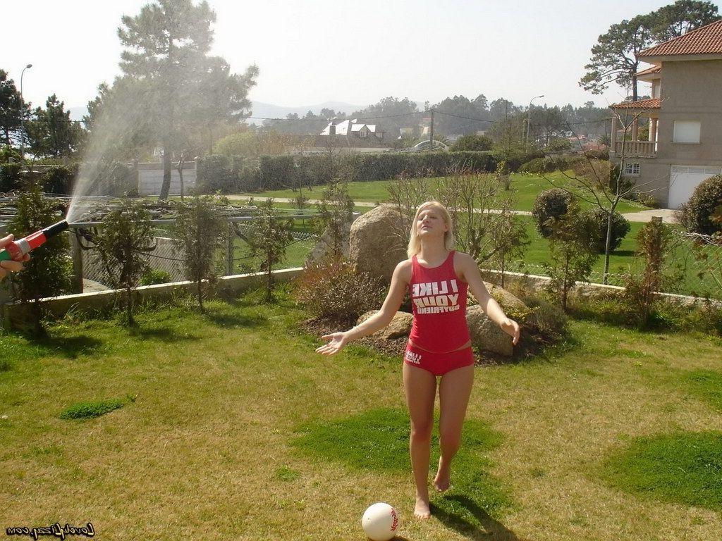 20P Pictures of Lovely Lizzy showing her sexy body
