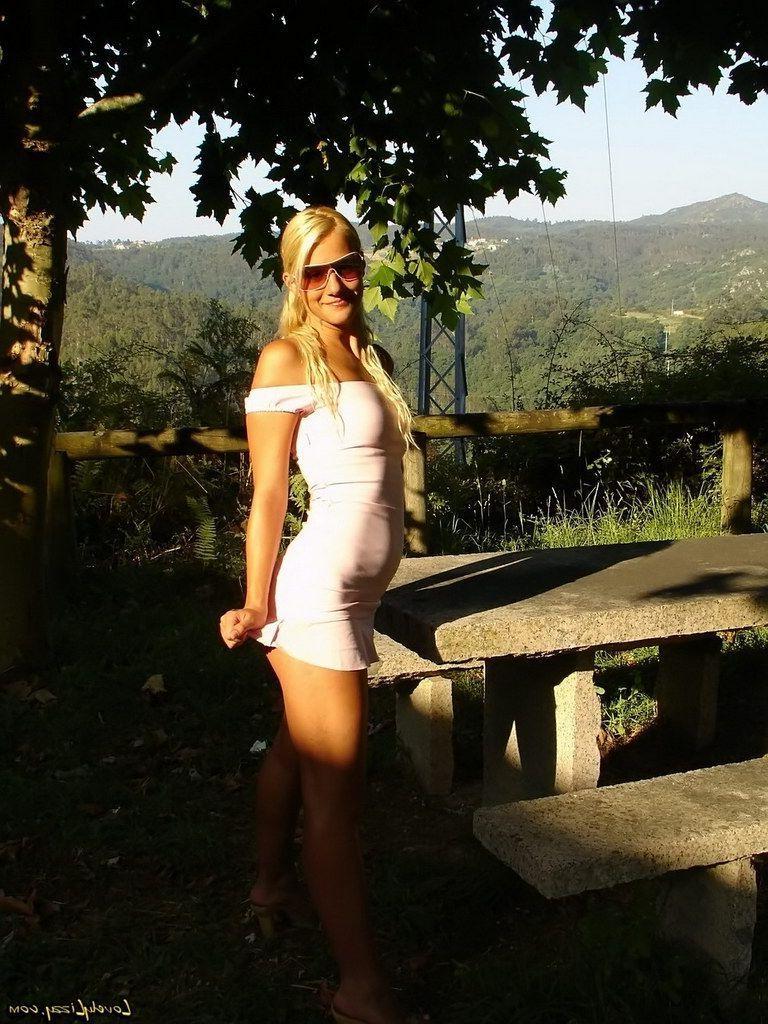 19P Pictures of teen Lovely Lizzy showing her sexy ass