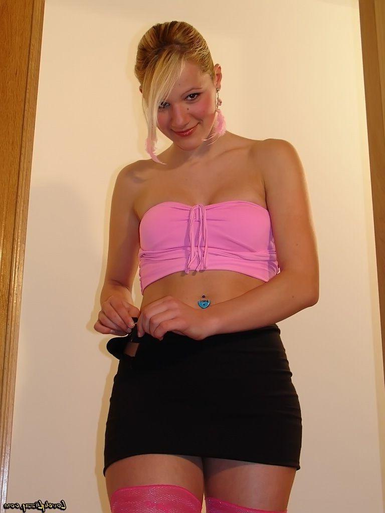 20P Pictures of Lovely Lizzy showing her sexy body