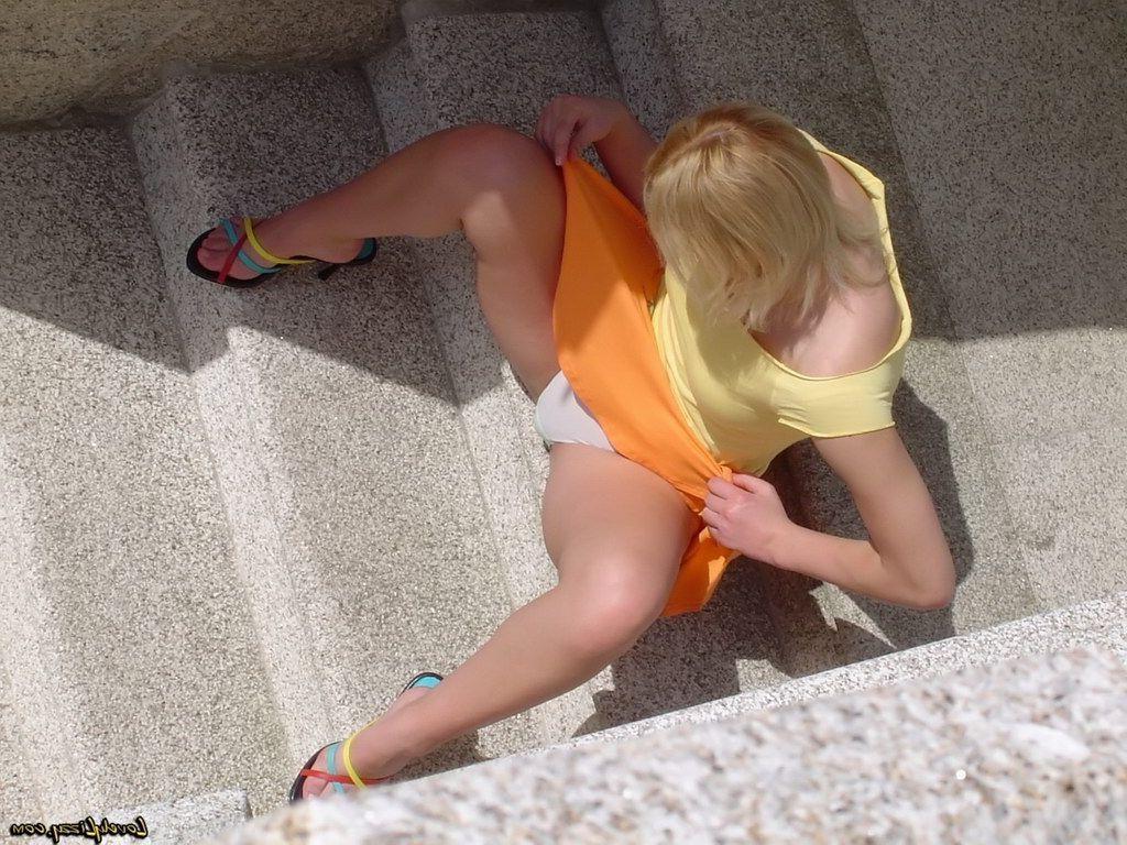 20P Pictures of Lovely Lizzy showing her sexy ass outside