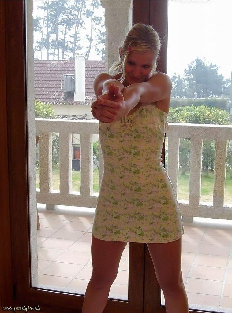 20P Pictures of teen girl Lovely Lizzy showing off her sexy body