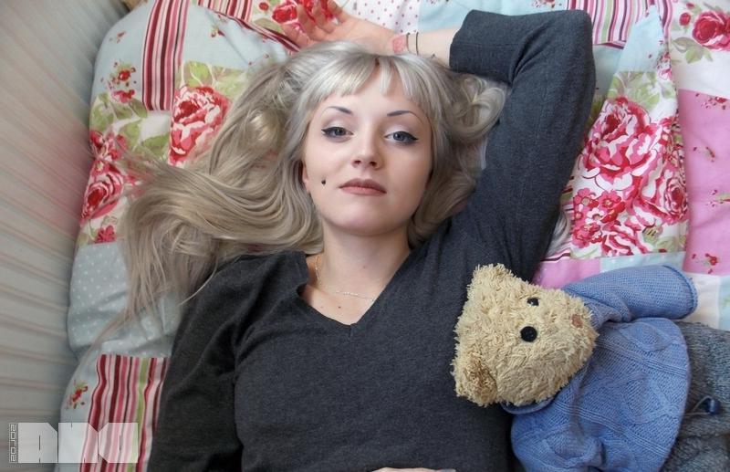 15P Beautiful alt girl Lovisa Grey teases with her tight body in bed