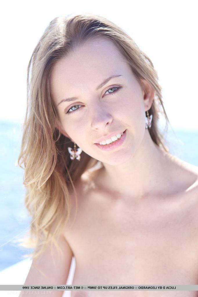 18P Blonde beauty Lucia D sunbathes completely nude on a raft