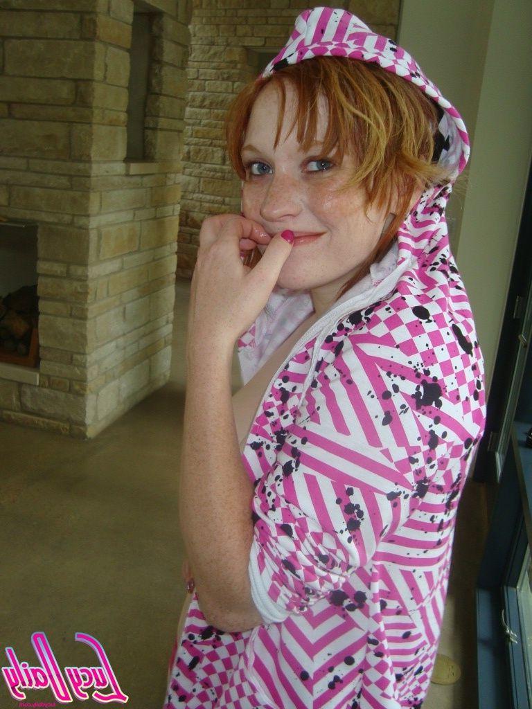 20P Pictures of teen Lucy Daily showing you her hot redhead body