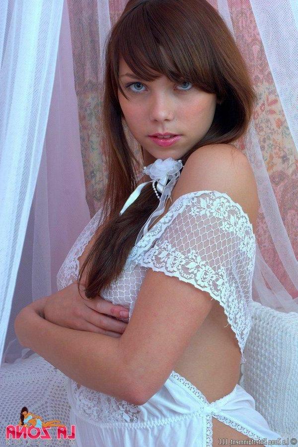 15P Luna reveals her tight body under her sexy lace lingerie