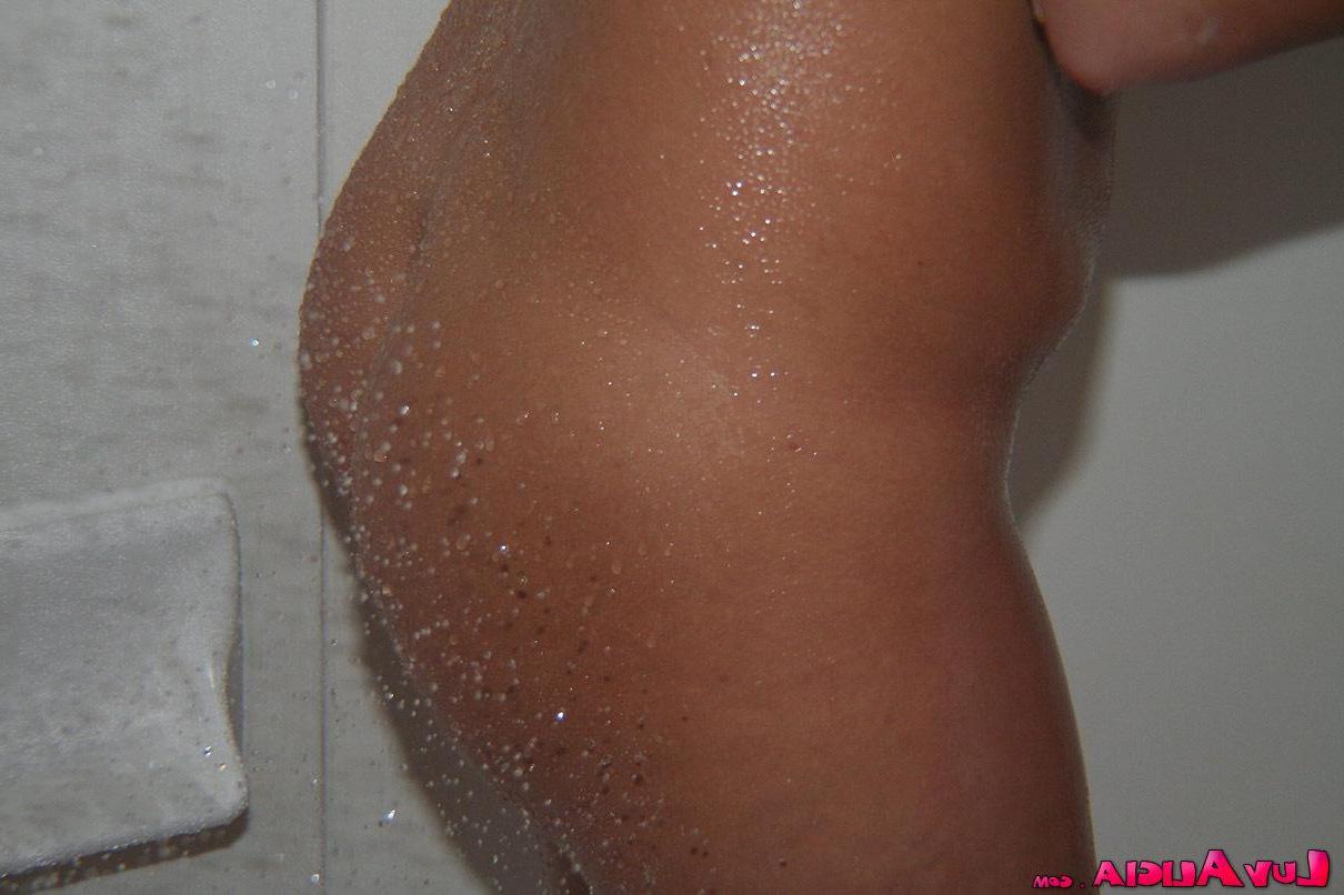 16P Pictures of Luv Alicia soaping up her hot teen body