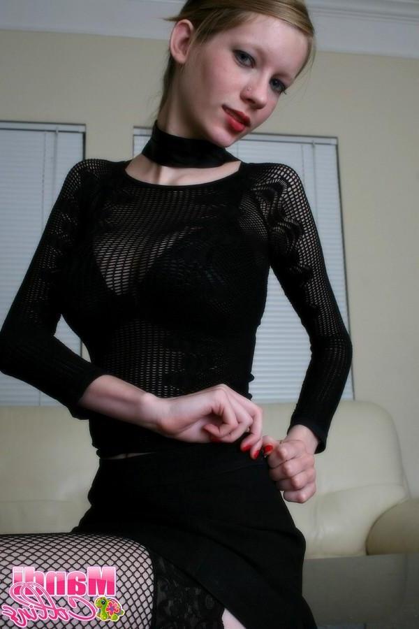 15P Pictures of Mandi Collins teasing in panties and stockings