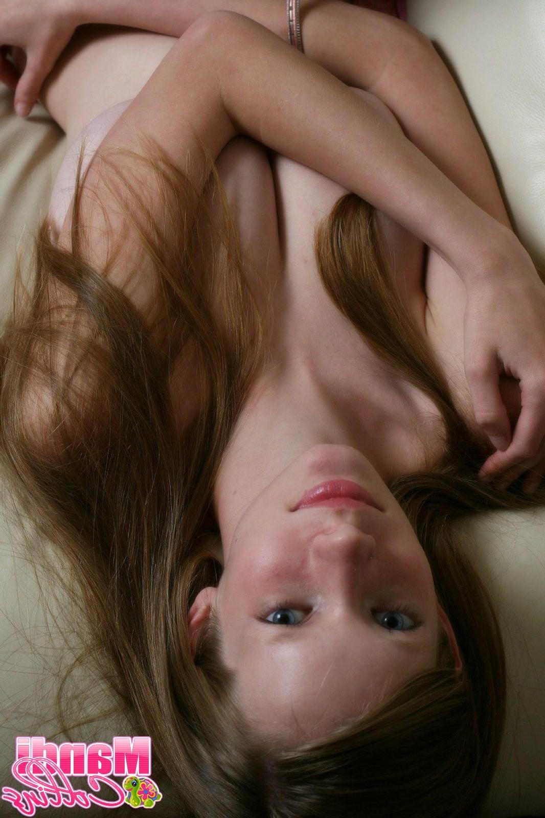 15P Pictures of teen Mandi Collins showing off her perfect body at home