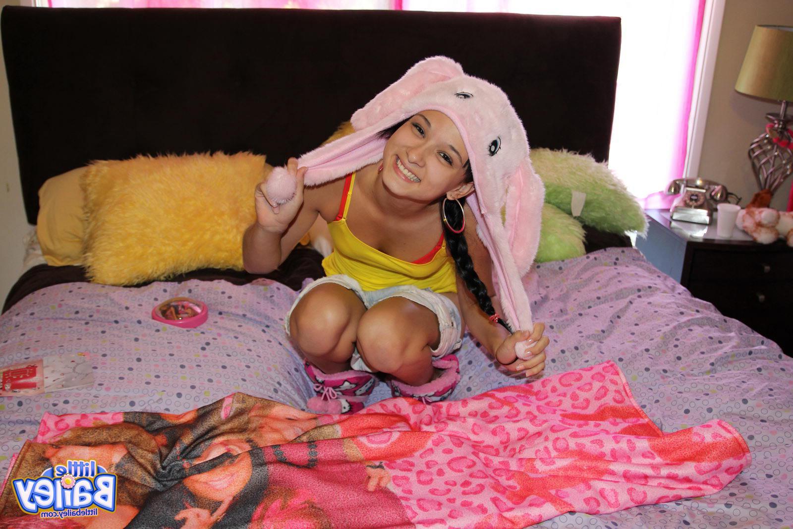 12P Pictures of Little Bailey getting naughty for you in bed