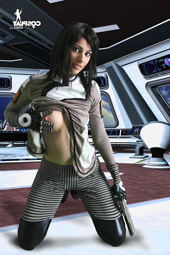 12P Hot cosplayer Marylin is your super sexy captain