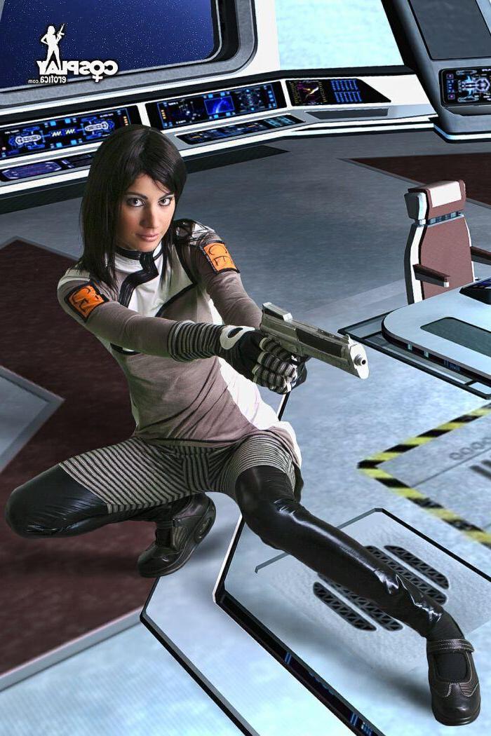 12P Hot cosplayer Marylin is your super sexy captain