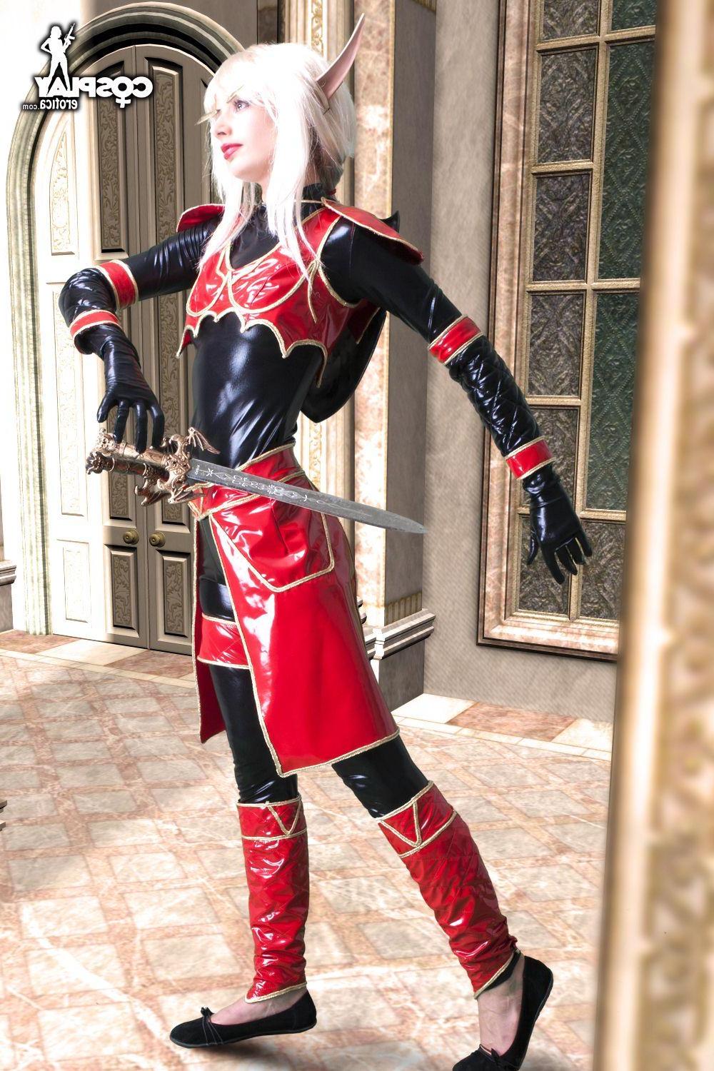16P Pictures of hot geek girl Marilyn dressed up as Blood Elf