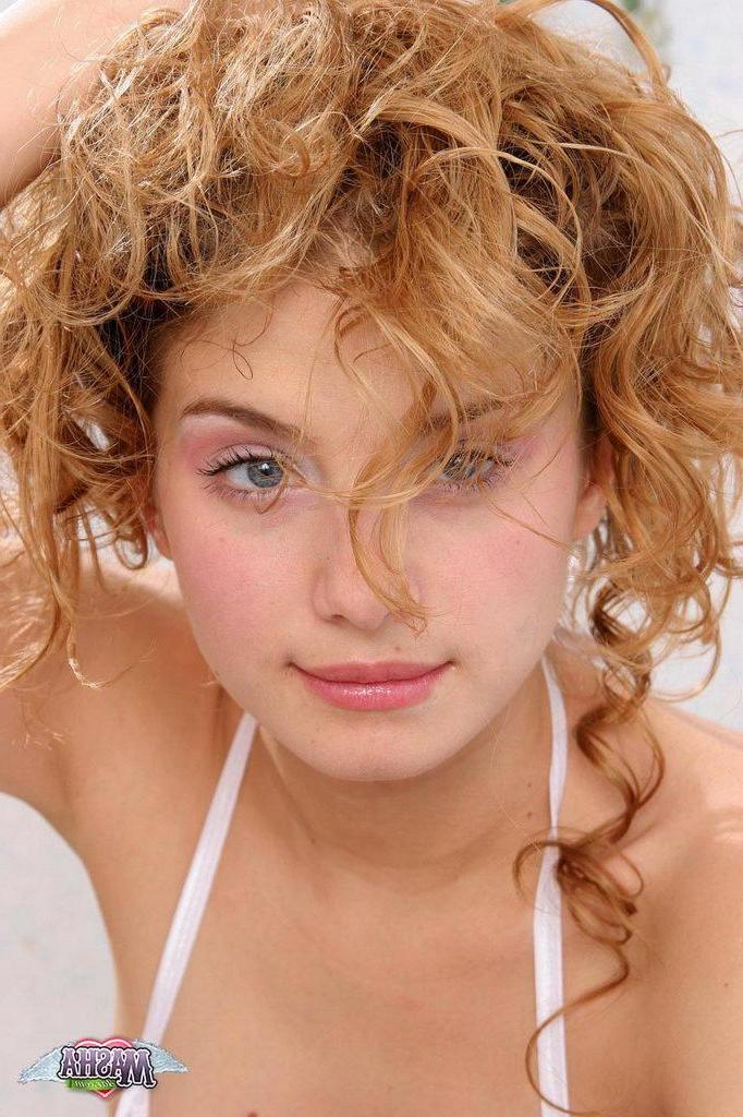 15P Pictures of teen Masha Star teasing with her hot body