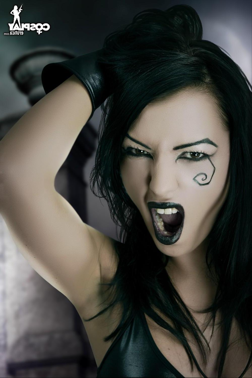 12P Cosplay babe Mea Lee gets her goth geek on