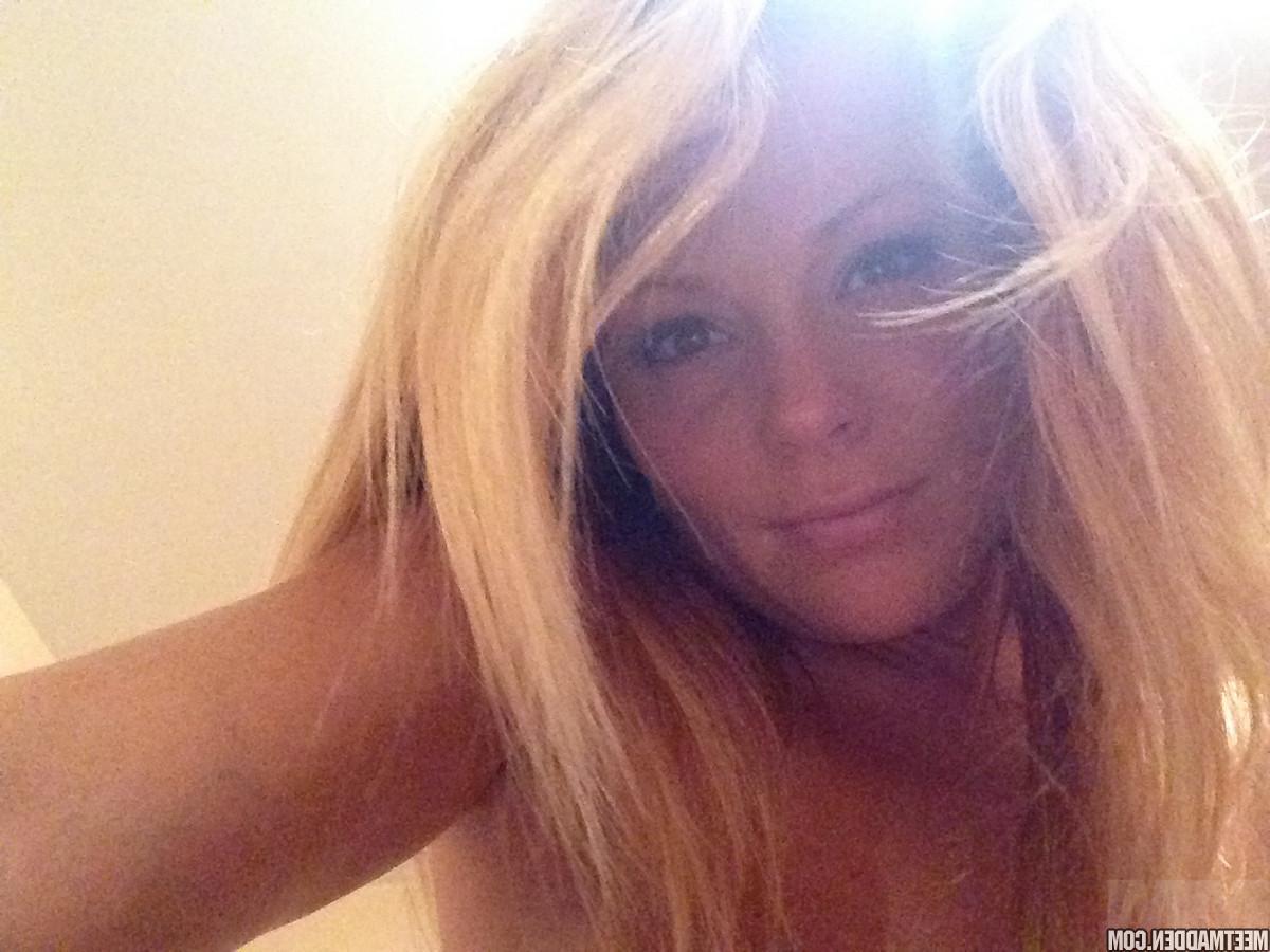 15P Meet Madden takes some sexy selfies alone in bed