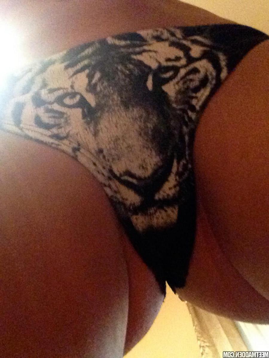 15P Meet Madden takes some sexy selfies alone in bed