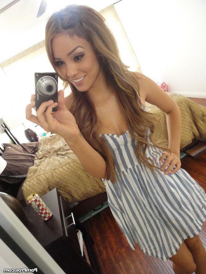 16P Latin ex Melanie Rios shoots a naughty sex tape at home