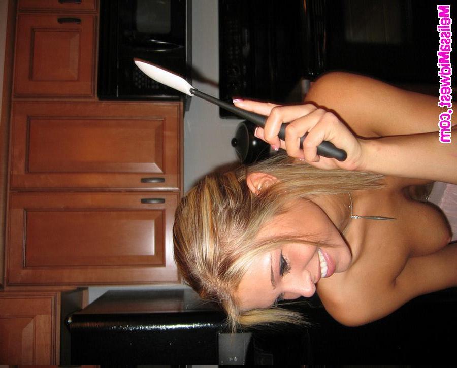 15P Melissa gets dirty in the kitchen