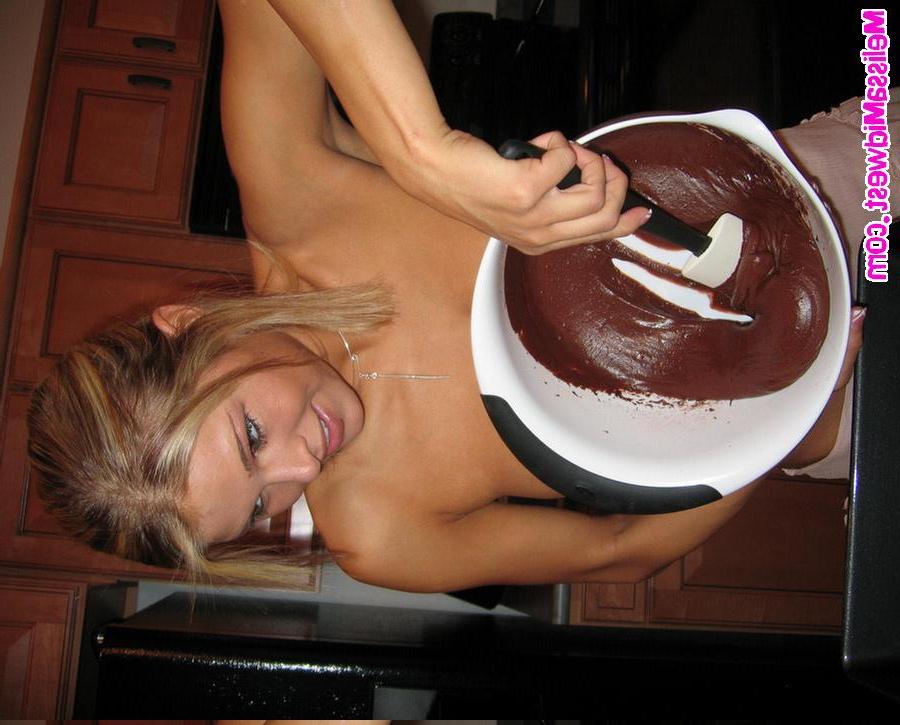 15P Melissa gets dirty in the kitchen