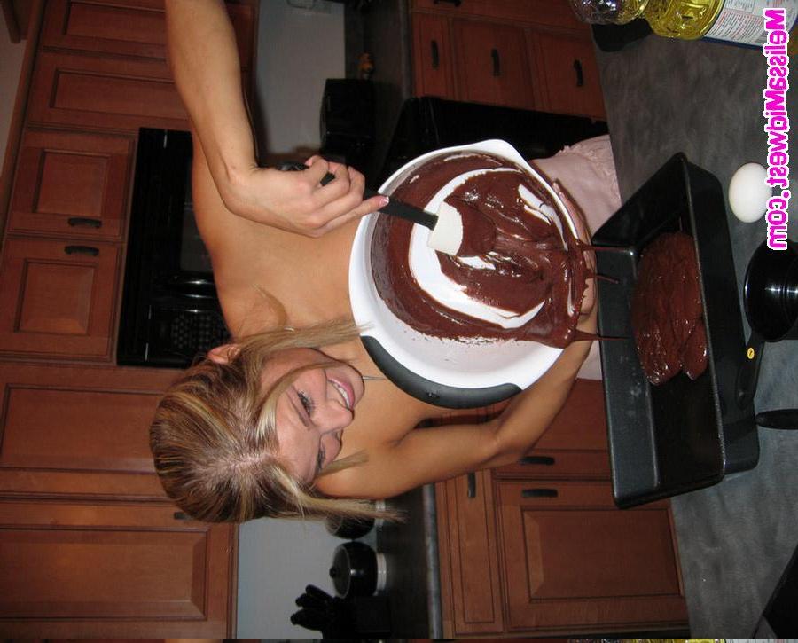 15P Melissa gets dirty in the kitchen