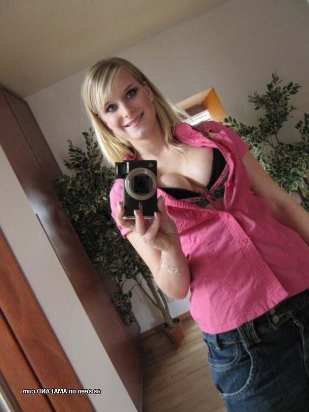 16P Pictures of a gorgeous busty blonde girlfriend taking pics of herself
