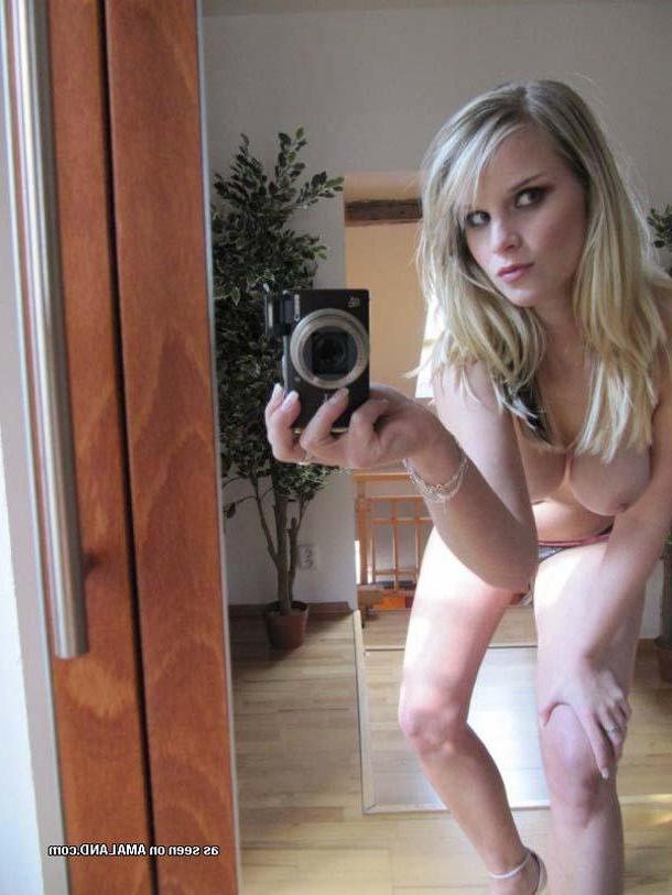 16P Pictures of a gorgeous busty blonde girlfriend taking pics of herself