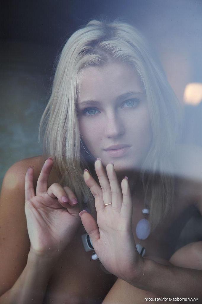 16P Beautiful blonde teen Mila I offers you her incredible naked body