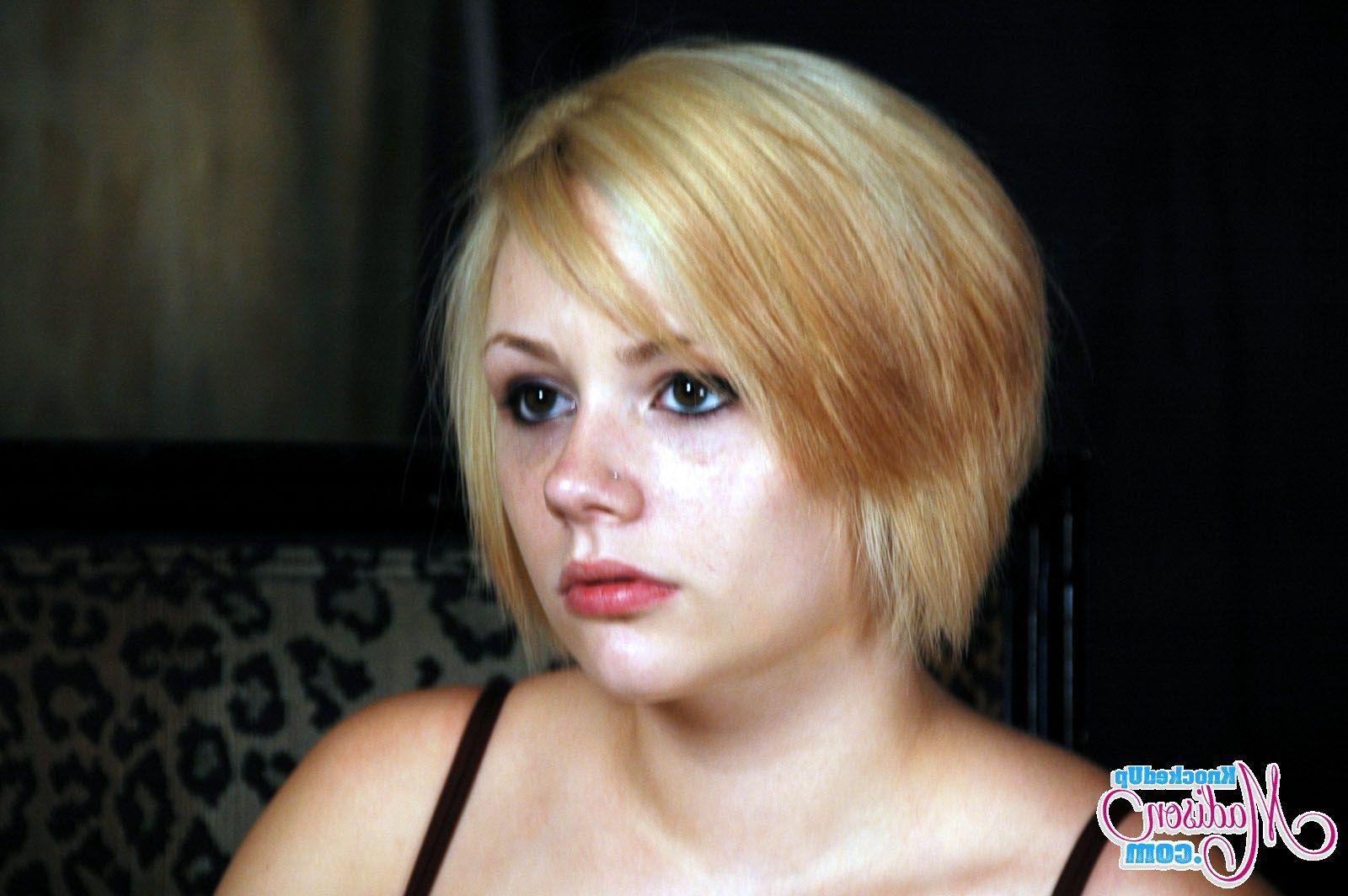 16P Pictures of Madison Mason showing her pregnant body