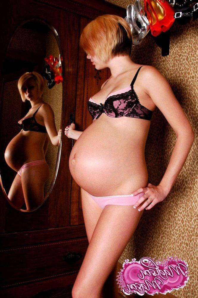 12P Pictures of teen babe Madison Mason showing off her pregnant body
