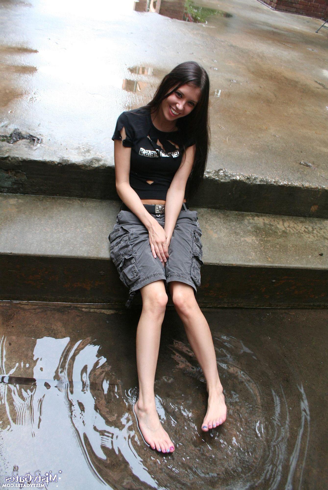 20P Pictures of teen hottie Misty Gates showing her incredible body and cute feet