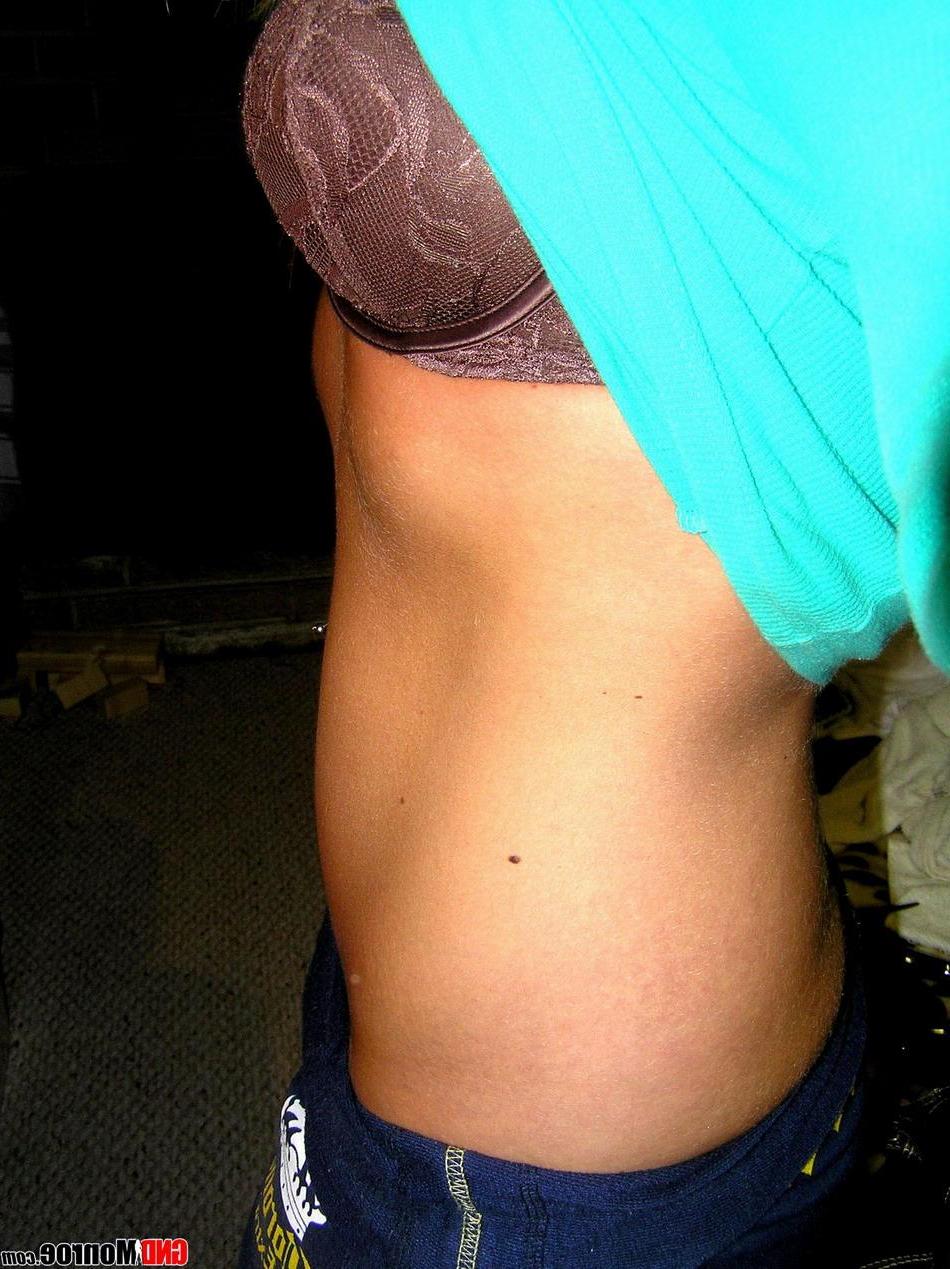 16P Pictures of teen GND Monroe teasing in her bedroom